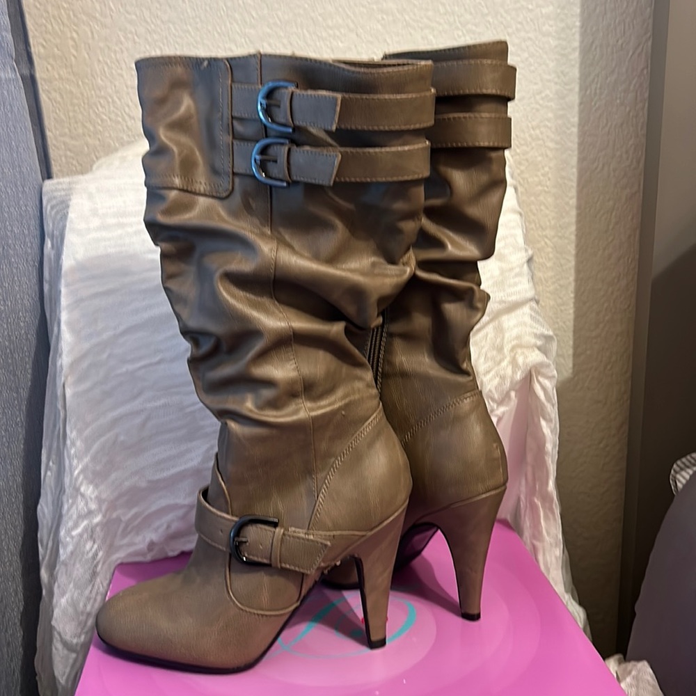Ladies Knee High Heeled Boots